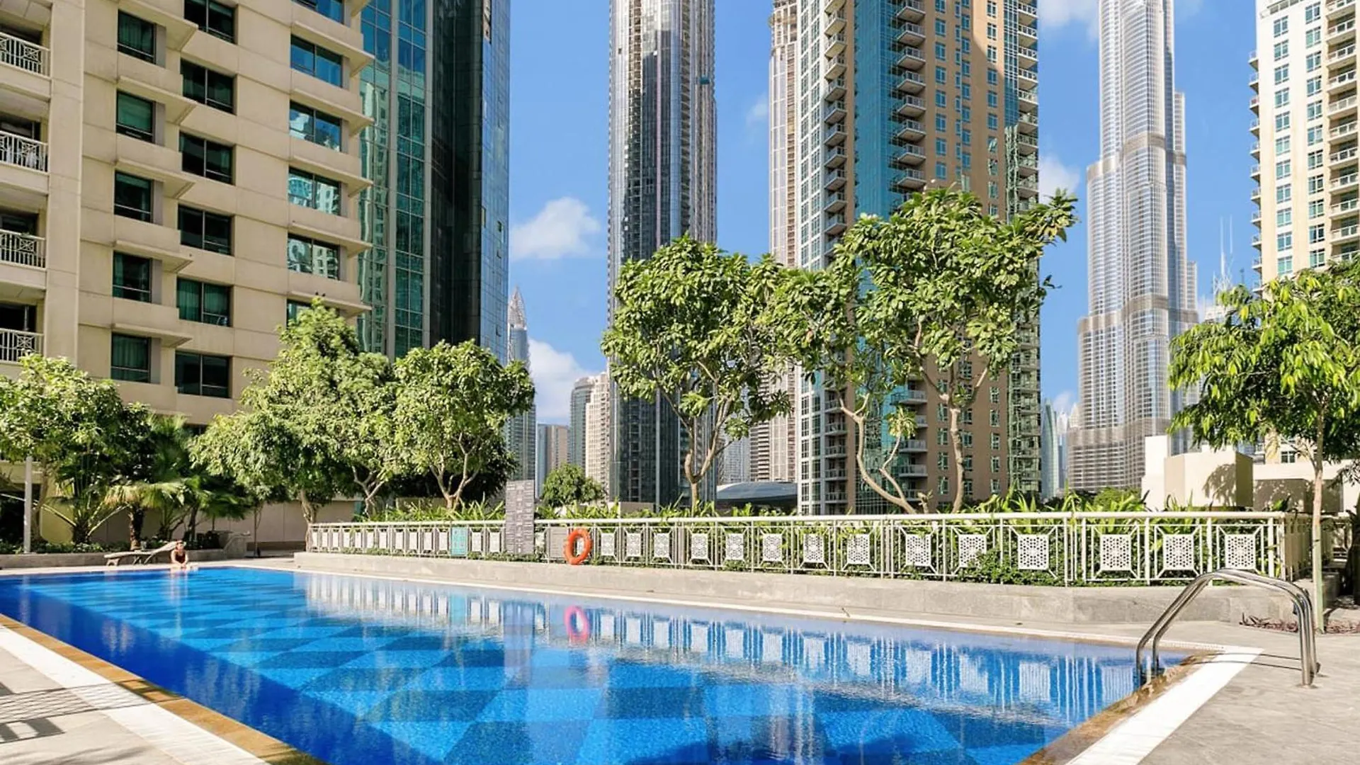 Vserve - 1 Bedroom Spacious Majestic Burj Khalifa View Dubai Apartment