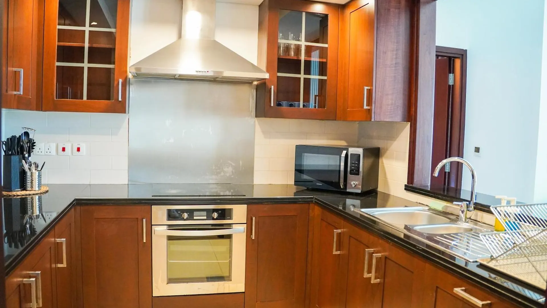 Vserve - 1 Bedroom Spacious Majestic Burj Khalifa View Dubai 0*,  United Arab Emirates
