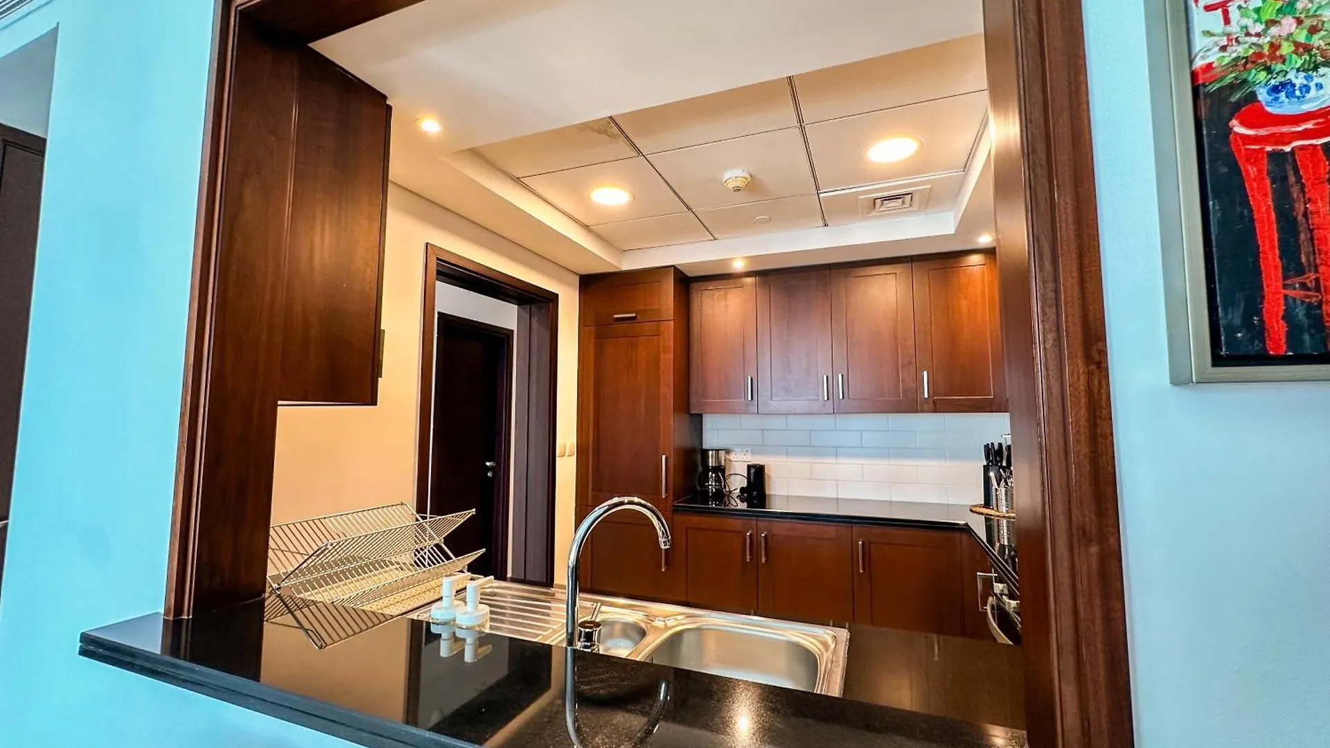 Vserve - 1 Bedroom Spacious Majestic Burj Khalifa View Dubai Apartment