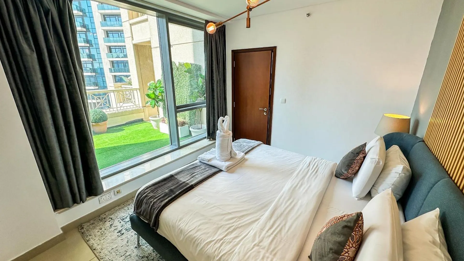 Vserve - 1 Bedroom Spacious Majestic Burj Khalifa View Dubai 0*,