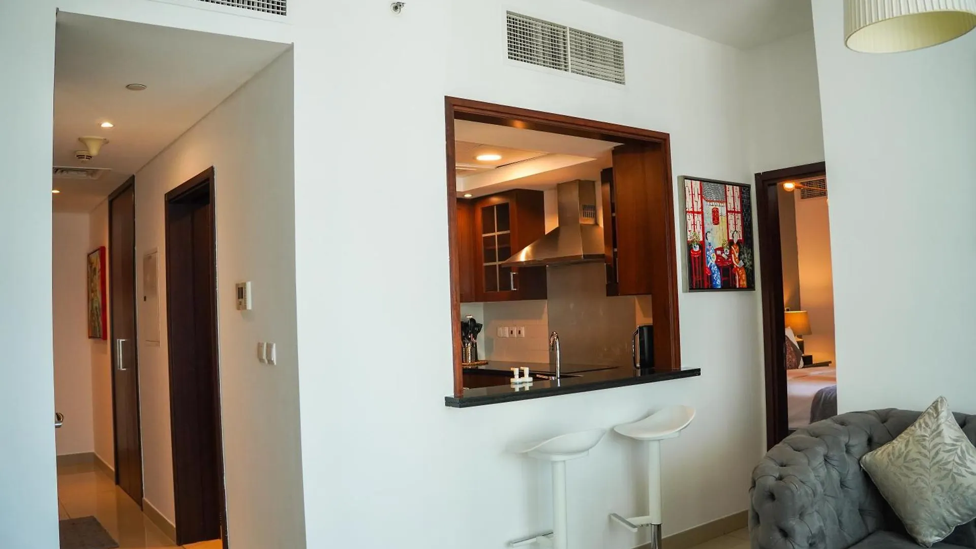 Vserve - 1 Bedroom Spacious Majestic Burj Khalifa View Dubai 0*,  United Arab Emirates