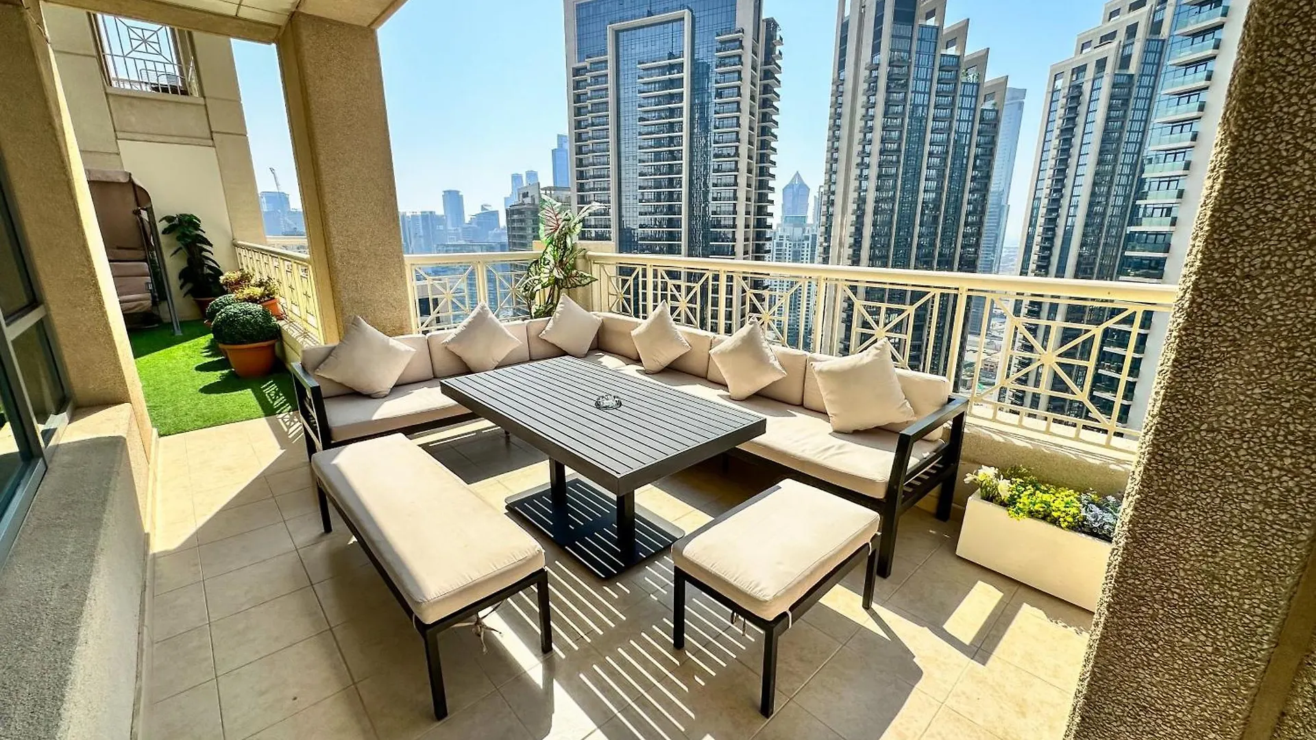 Apartment Vserve - 1 Bedroom Spacious Majestic Burj Khalifa View Dubai