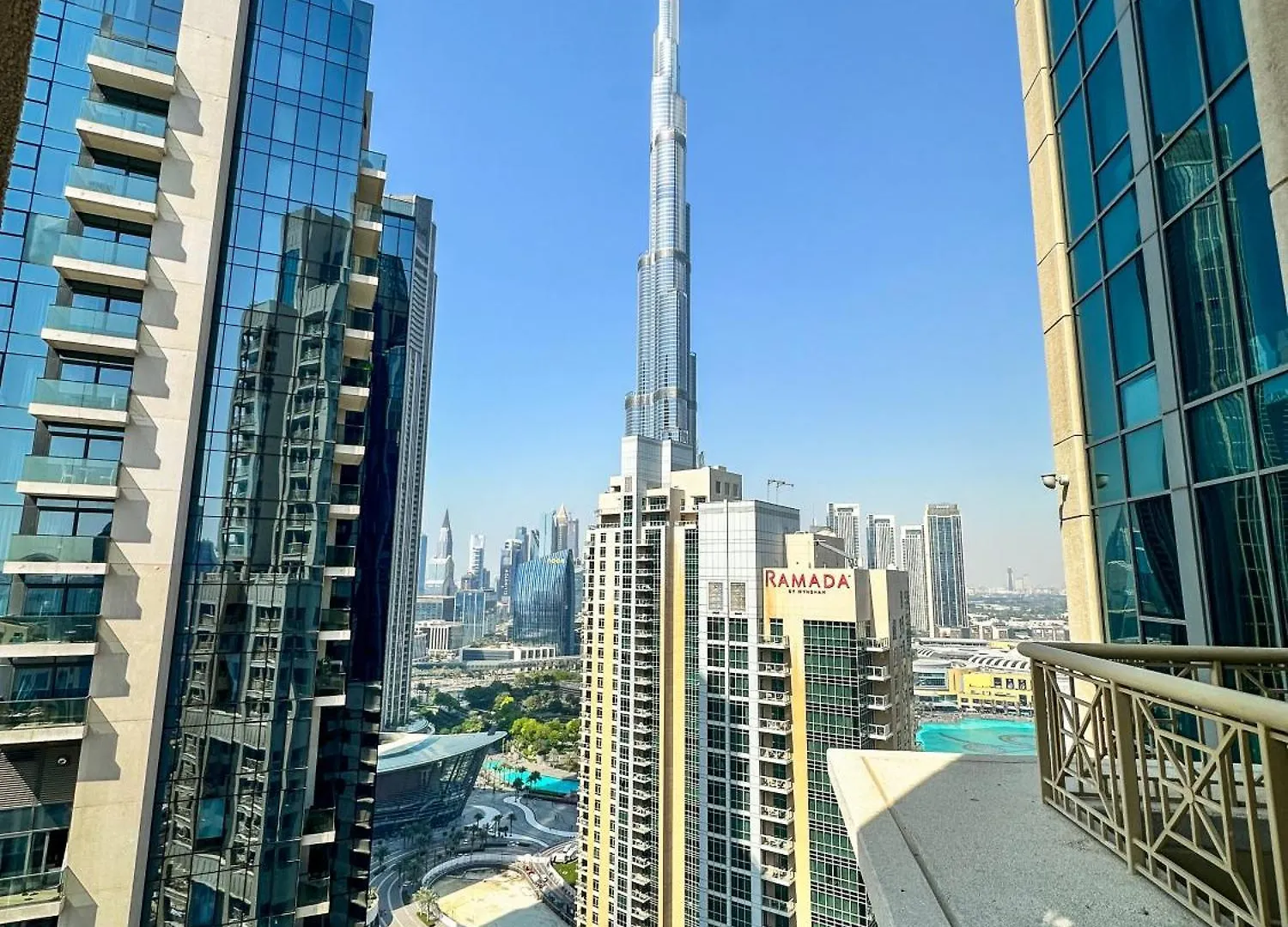 Vserve - 1 Bedroom Spacious Majestic Burj Khalifa View Dubai