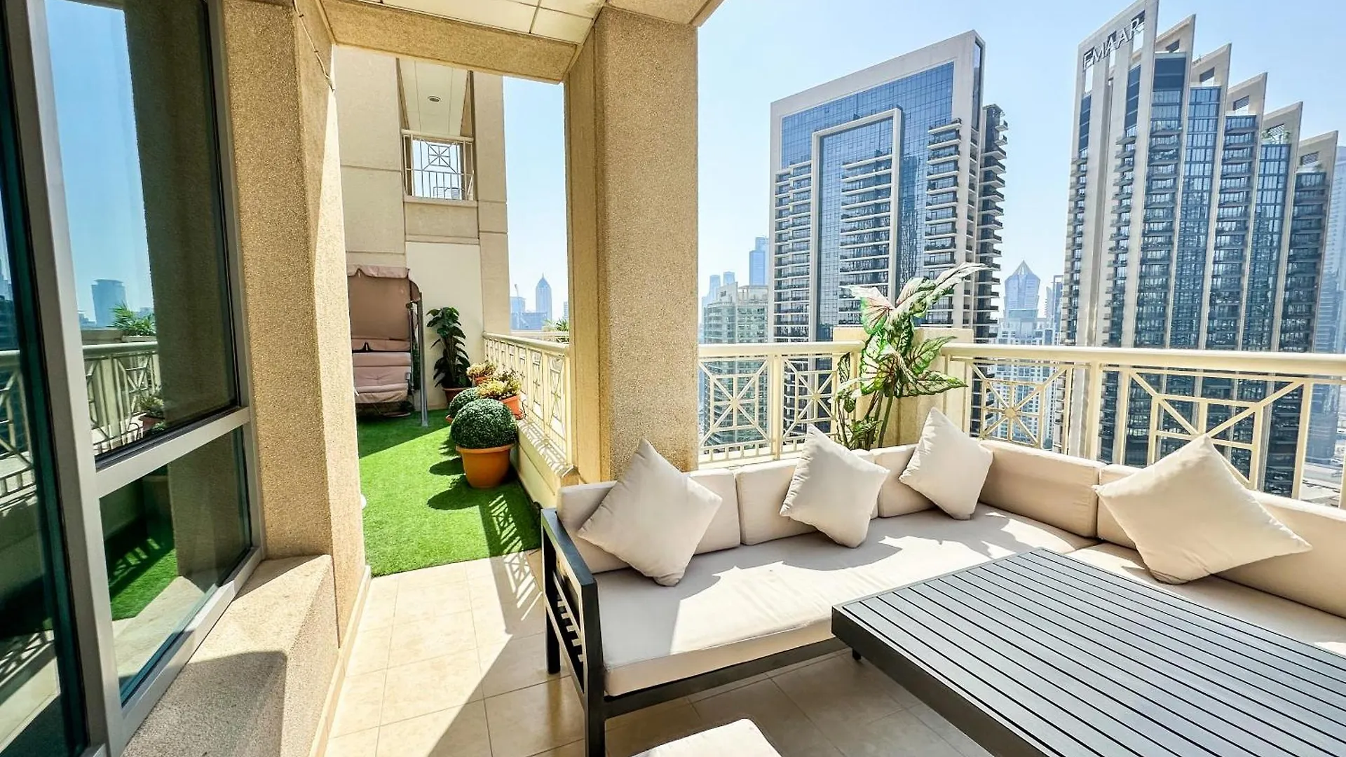 Vserve - 1 Bedroom Spacious Majestic Burj Khalifa View Dubai Förenade Arabemiraten