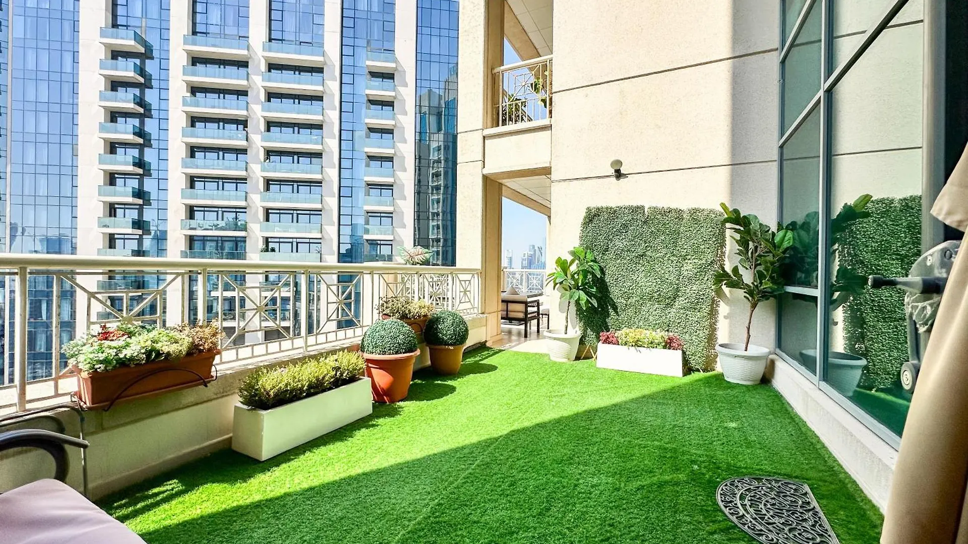 Vserve - 1 Bedroom Spacious Majestic Burj Khalifa View Dubai 0*,  Förenade Arabemiraten