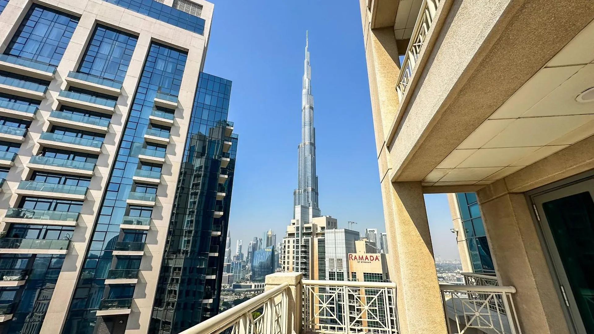 Vserve - 1 Bedroom Spacious Majestic Burj Khalifa View Dubai